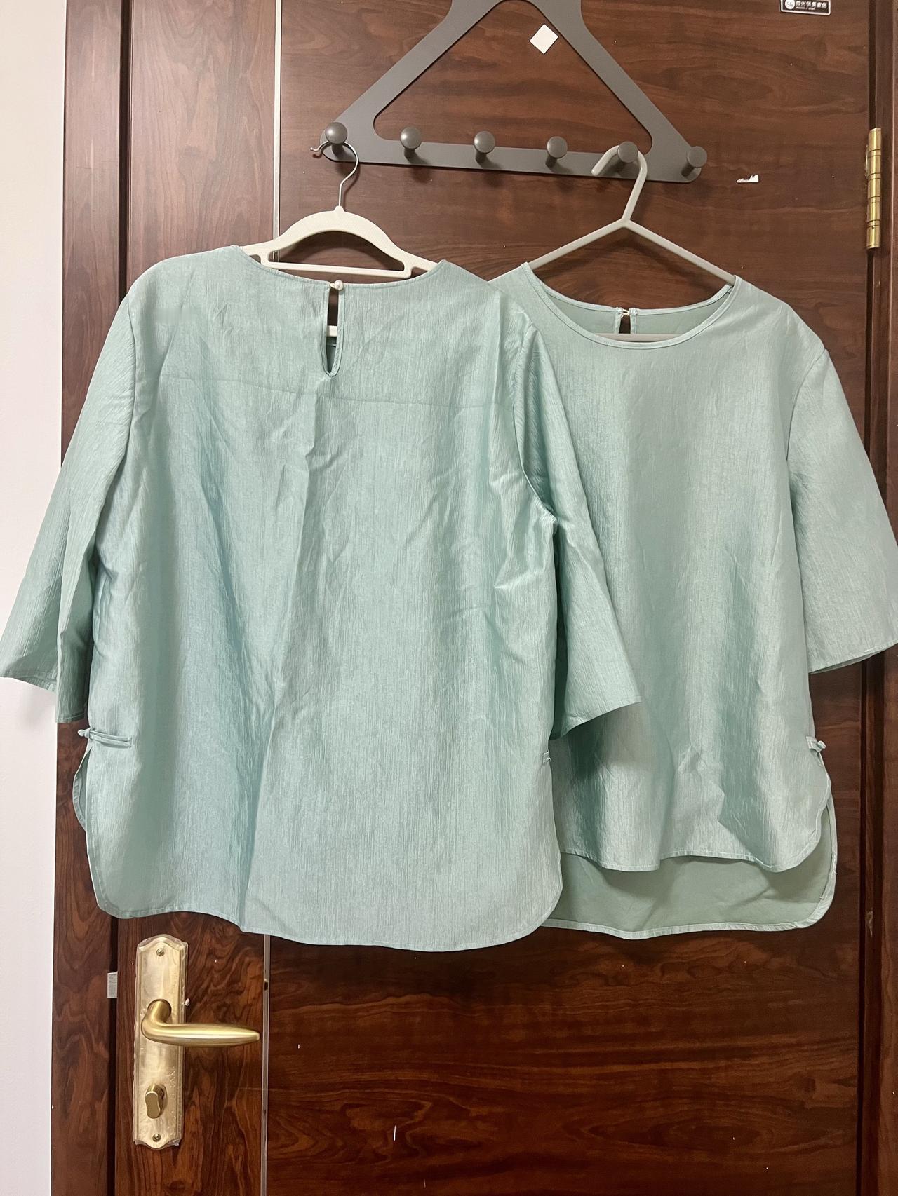 这几天心情乱糟糟的，
睡不着也不想强迫自己睡，
翻翻看之前拍的衣服照片。
这一套