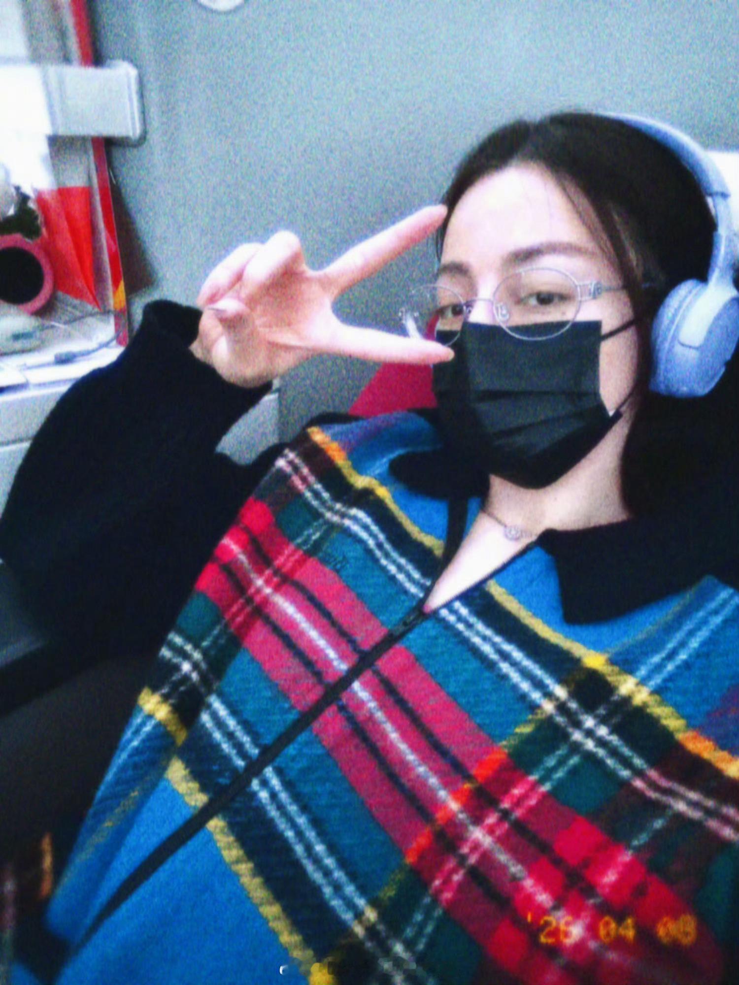 迪丽热巴补一些没完成的ccd 迪丽热巴发来六张ccd，这个热巴就这么又萌又貌美好