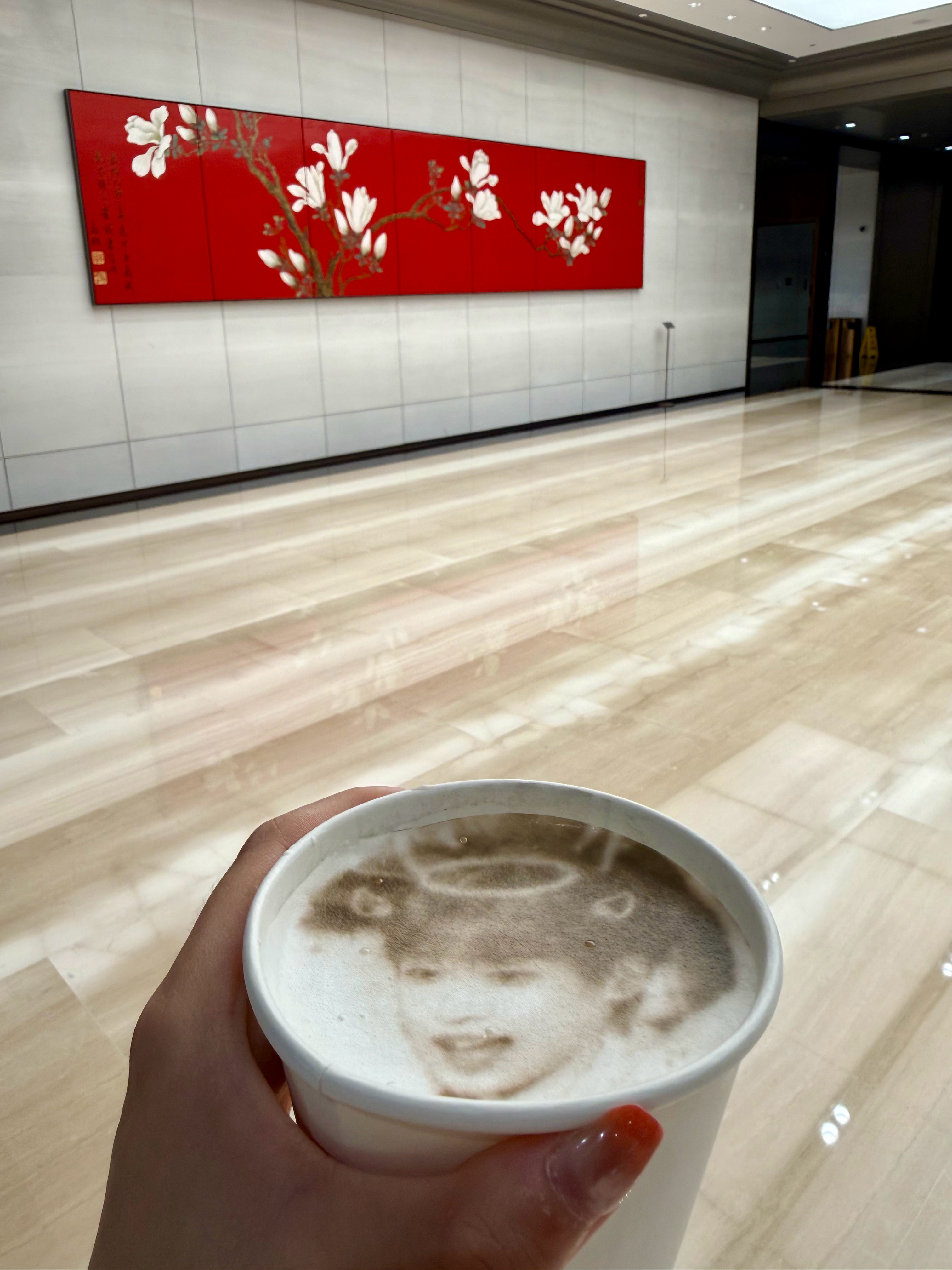 贝贝们大早上在明珠前来一杯明珠拿铁苏轼啊～～ 