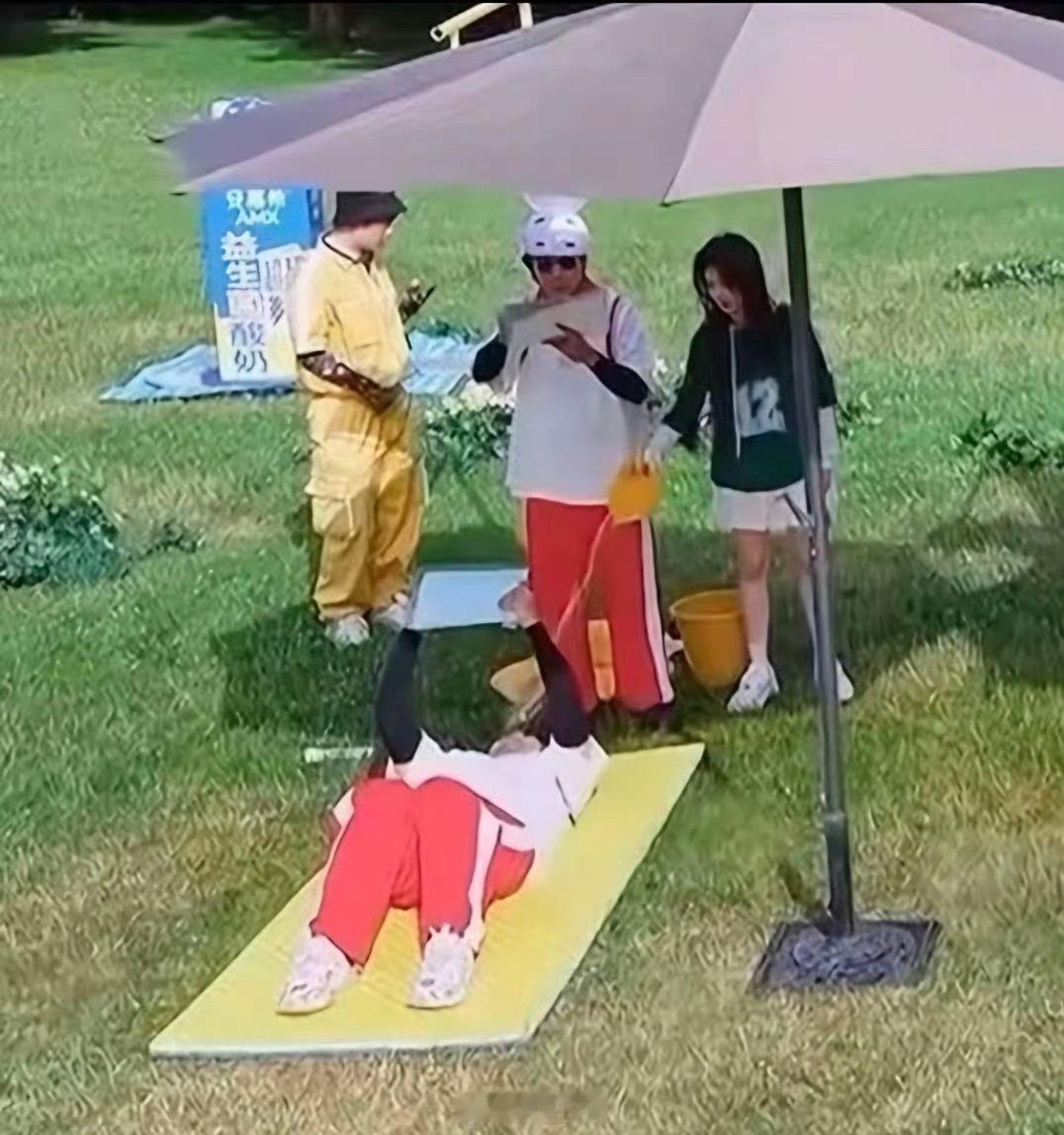 初代跑男粉看到真的心疼李晨白鹿莫名其妙 白鹿泼水李晨 