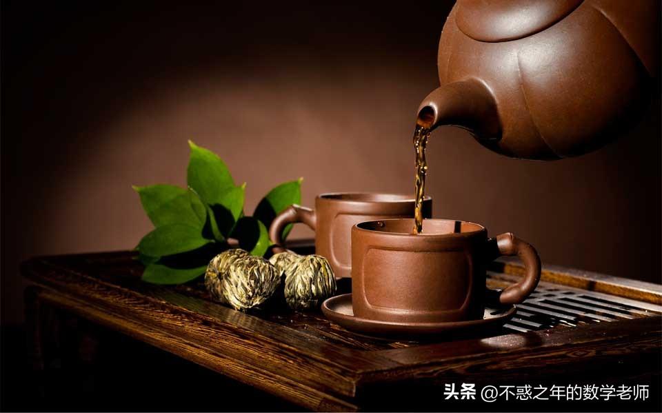 “永远别去同情弱者，
弱者其实特别蠢，
对于帮过他的人，恩将仇报；
对唤醒他的人