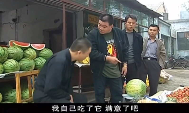 千万不要买路边切好的半个西瓜我也建议不要买路边的一些凉拌菜或者熟食，已经中招过几