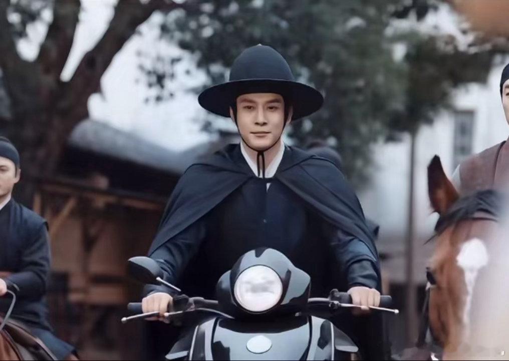 韩东君李祯骆文谦相认从前冷眼相对处处疏离，得知对方身份后立刻温柔相待，韩东君把骆
