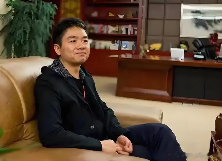 刘强东提前发年终奖 要说近期，我个人最喜欢的两个民营企业家，一个是胖东来的于东来