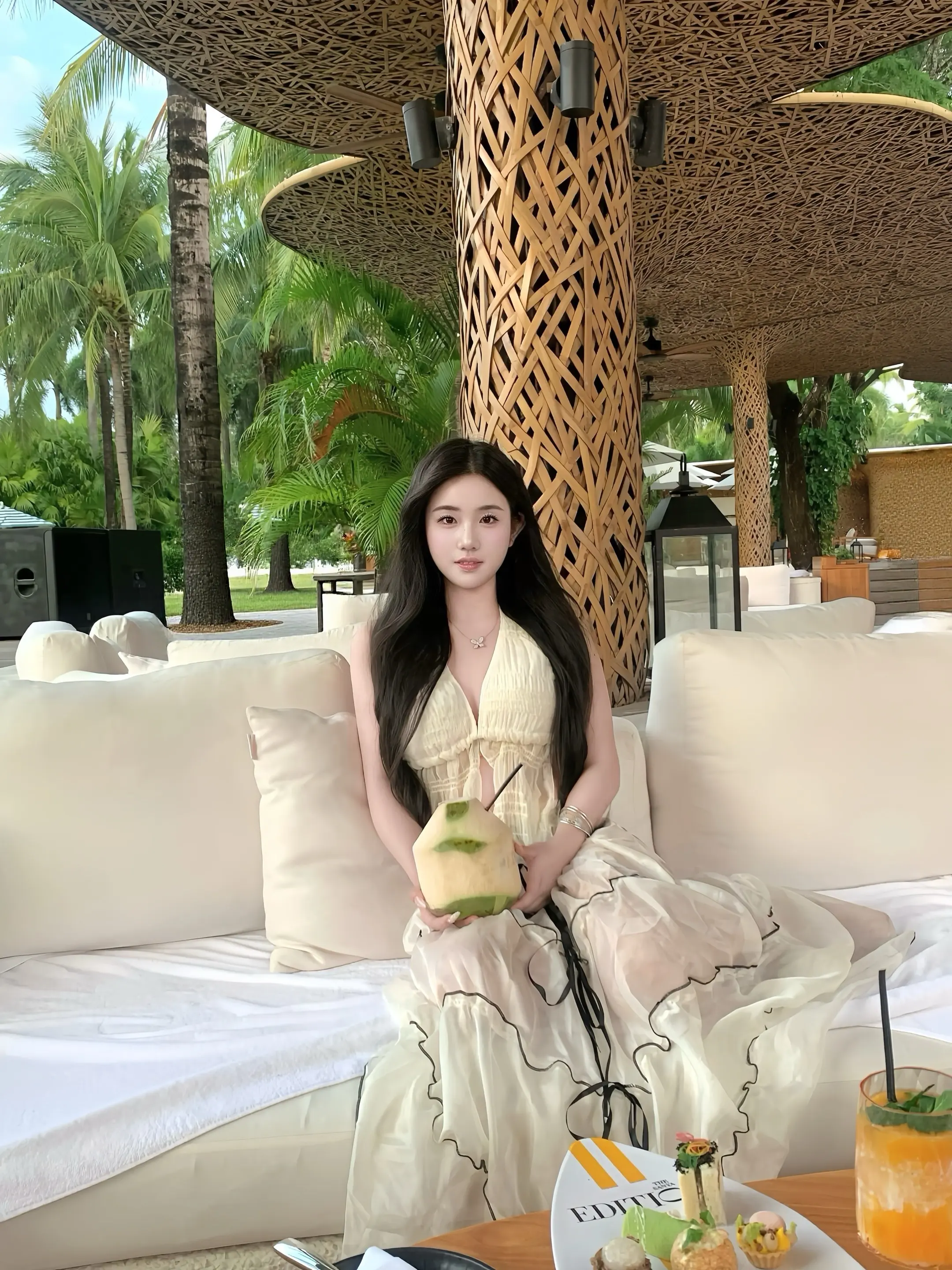 走近你就走近了痛苦，离开你也远离了幸福