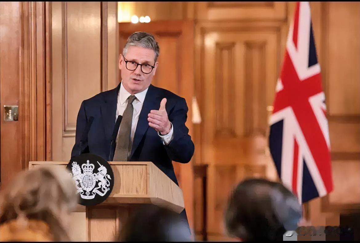 英国首相斯塔默的三句话。
世界震惊，中国震惊！
英国首相斯塔默在访问中国前后说了