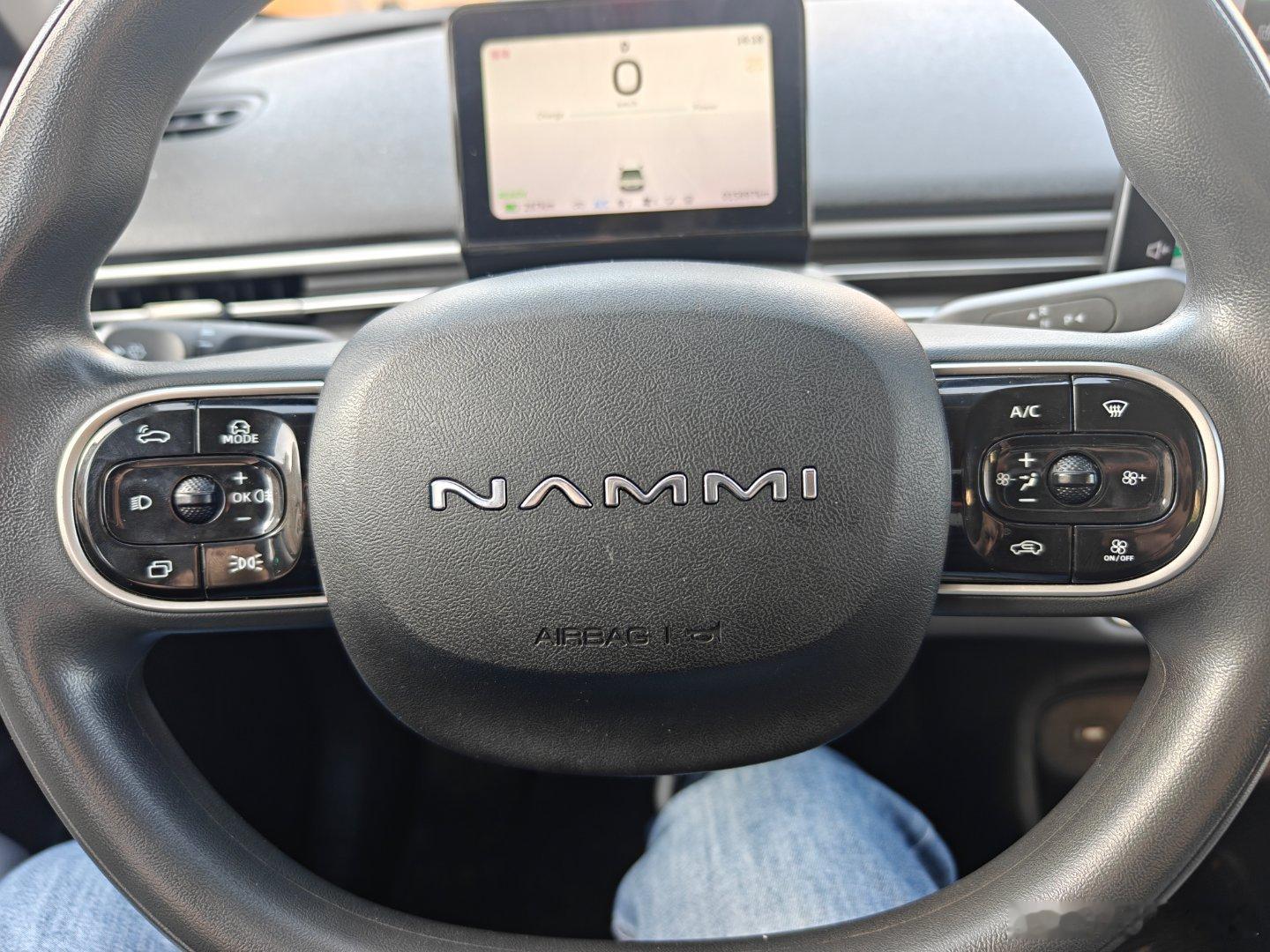 🔻临时有事，租了个小车用一下🔻这小车开起来（*此处的“开”，仅限于方向盘最低