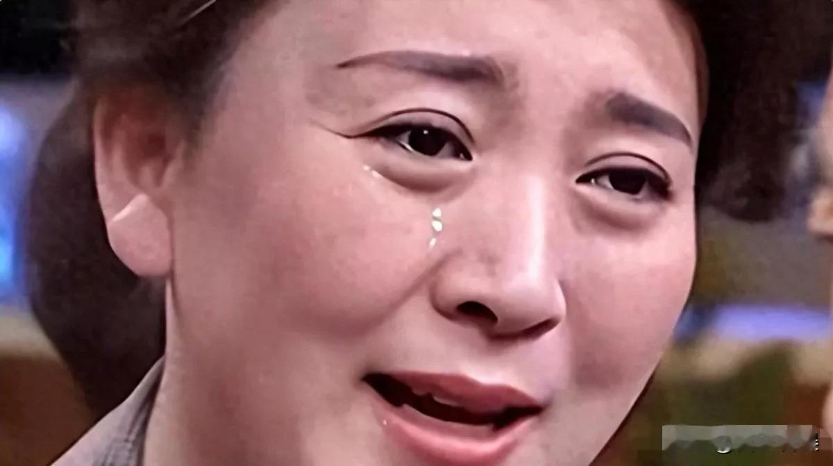 闫学晶这下该哭了！

自“哭穷”风波后，给闫学晶带来的是一波又一波的噩耗，而且个