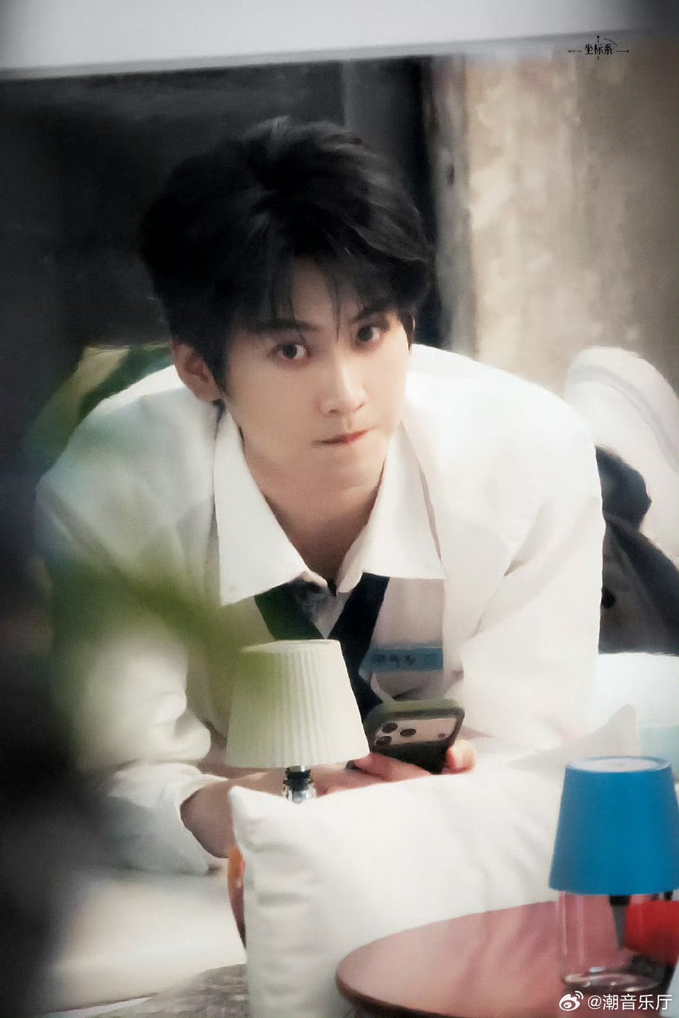 周柯宇和偶像聊天还戴头盔 真的被可爱到！见偶像都不摘头盔，周柯宇把安全刻进DNA