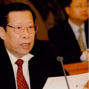 1993年，时任中央电视台台长的杨伟光，在没有上报的情况下，在《新闻联播》之后插