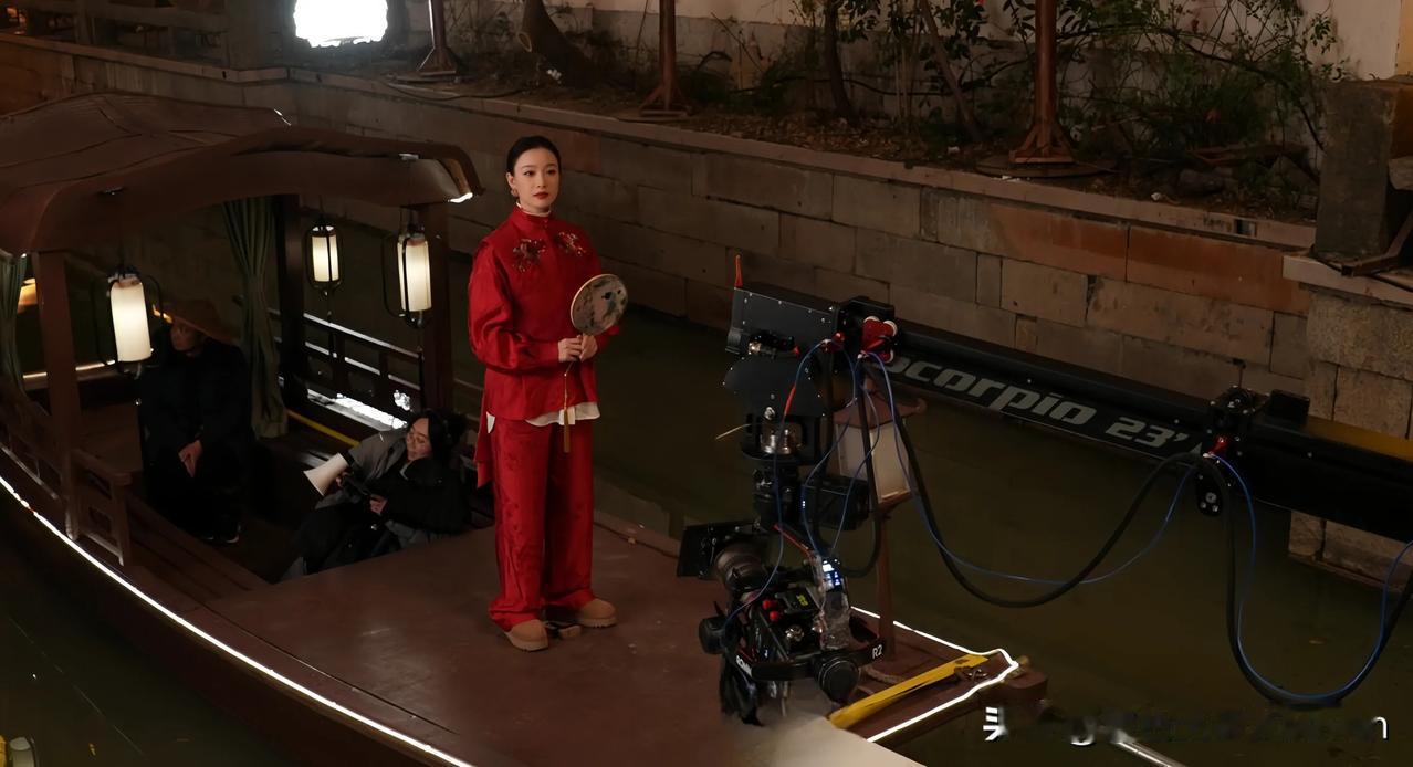 为什么倪妮穿什么都好看虽然不是第一眼美女，但是她的长相却是越看越耐看！