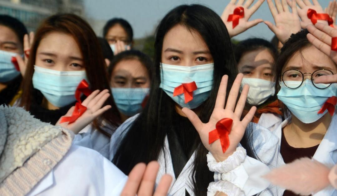 把中国、美国、日本的艾滋病感染人数摆在一起，最容易得出一个简单结论：谁数字低，谁
