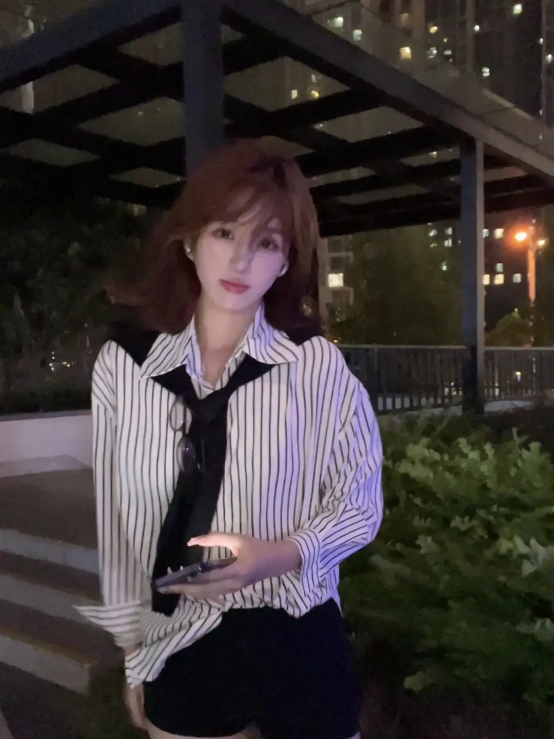 他说喜欢长头发 我连夜去剪的。