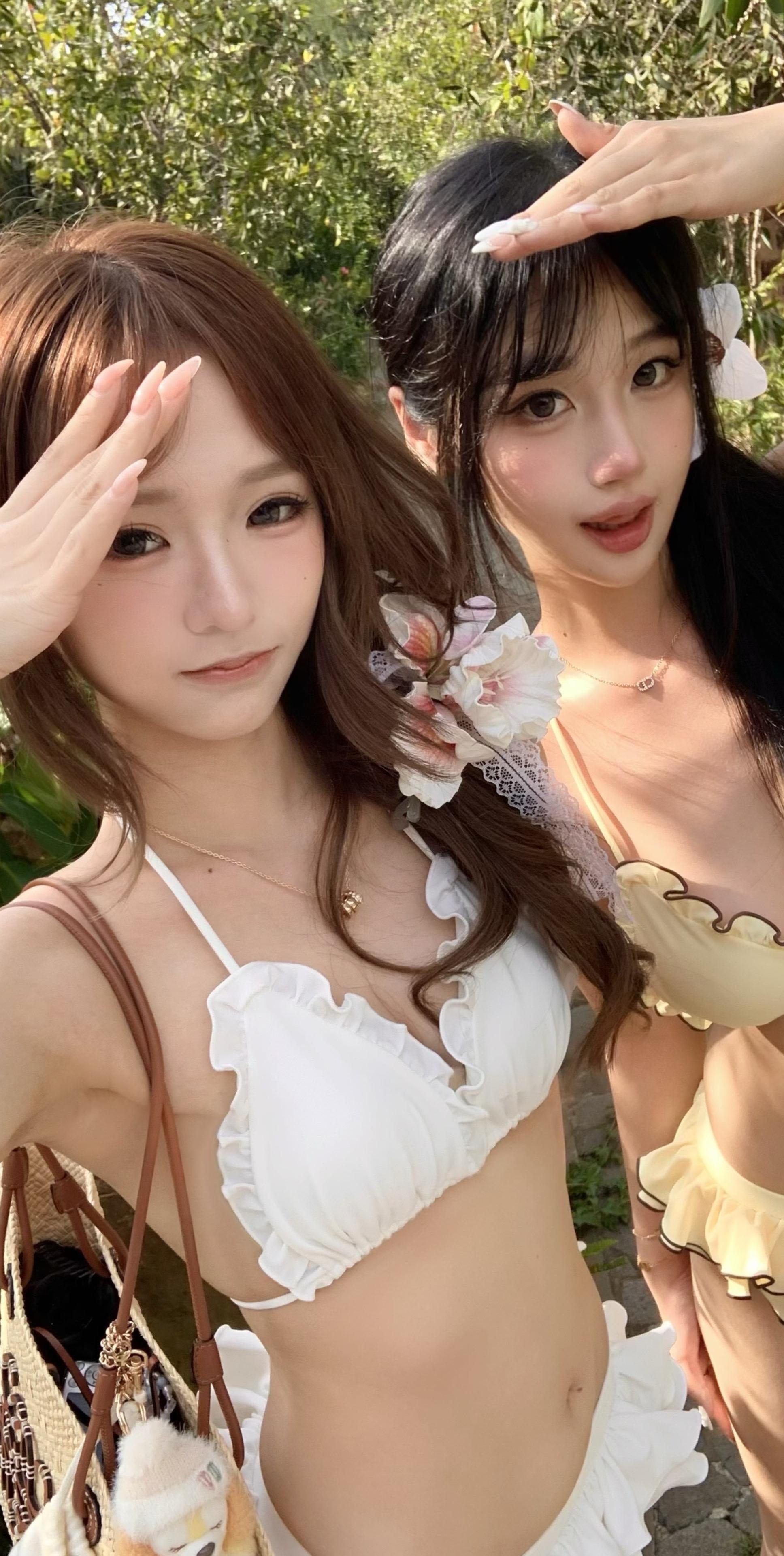 兩個女孩子的快樂夏天 🏝️。