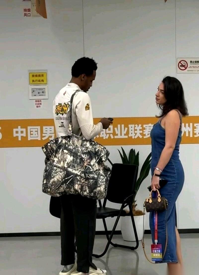 广厦外援布朗，打出了生涯最高分的一场球。
50分。
然后，他亲手输掉了比赛。
终