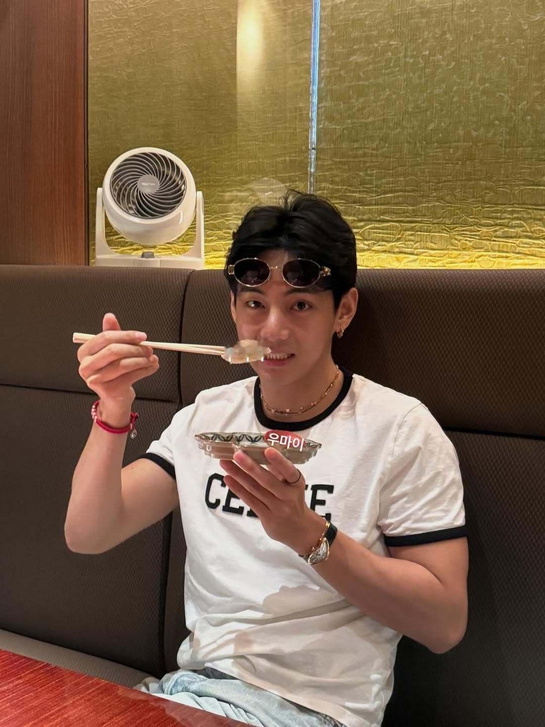 娱乐[超话]泰亨更新ins泰亨ins更新泰亨更新ins ​​​