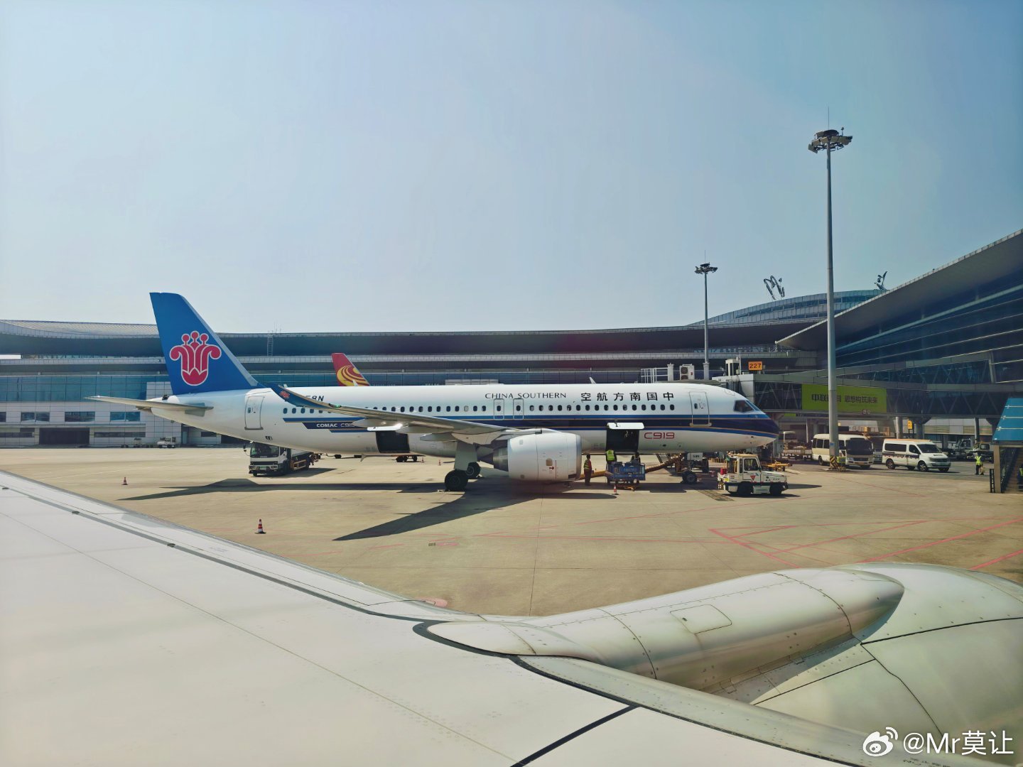 贡献C919正侧一张