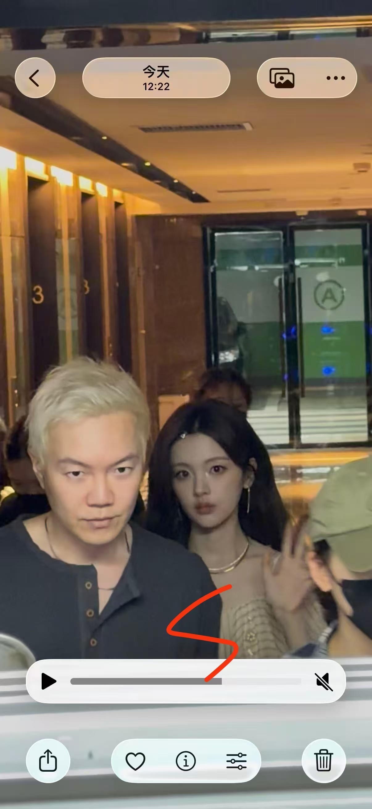 看到我女儿这张美脸我什么气都没了 