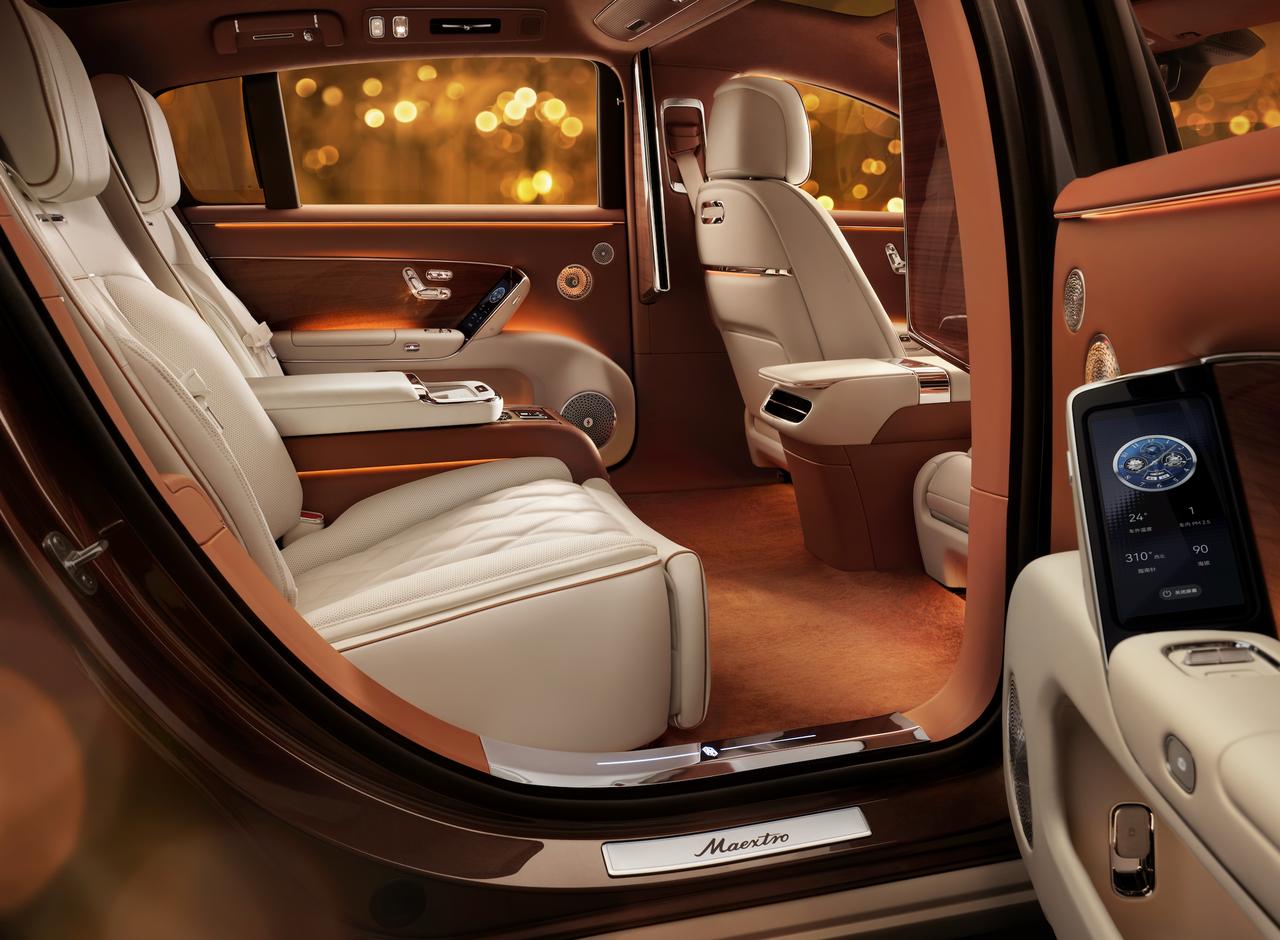 尊界借势1.6万台交付成绩进军200万级市场
北京车展这两天最热闹的就是鸿蒙智行