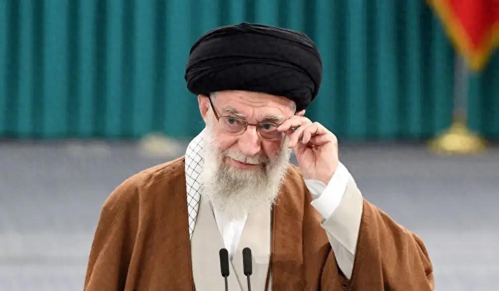 伊朗落难时刻，3国出手相救，中方表态：支持伊朗保持国家稳定
 
伊朗现在日子不好