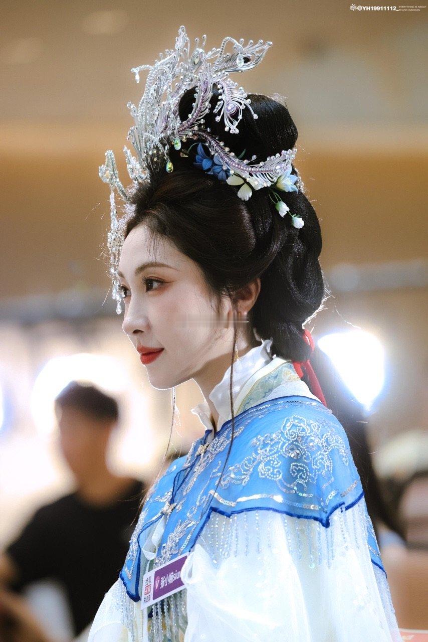 张小婉像走江南烟雨里走来嫦娥仙子来了 