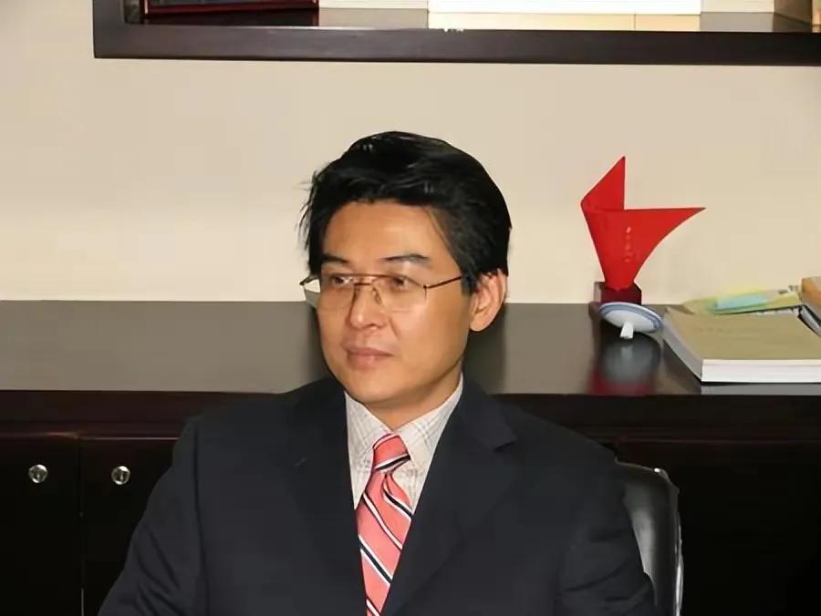 1976年，毛主席去世后，北京一中学生找到班主任哭着说：“我要请假，毛主席是我外