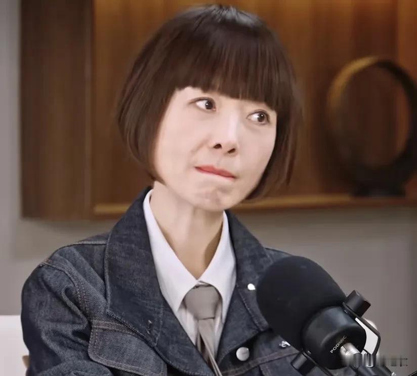 鲁豫对章小蕙的采访，有人不是很满意，可是我认为恰恰是这种双方的信息差，是这场访谈