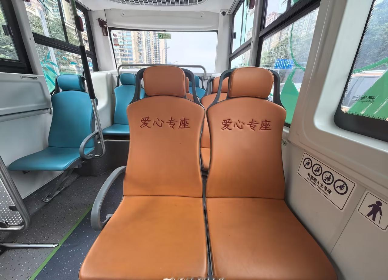 一方爱心专座，一座城市的温度。
小小席位预留温暖，愿每一份善意，都能被看见与传递