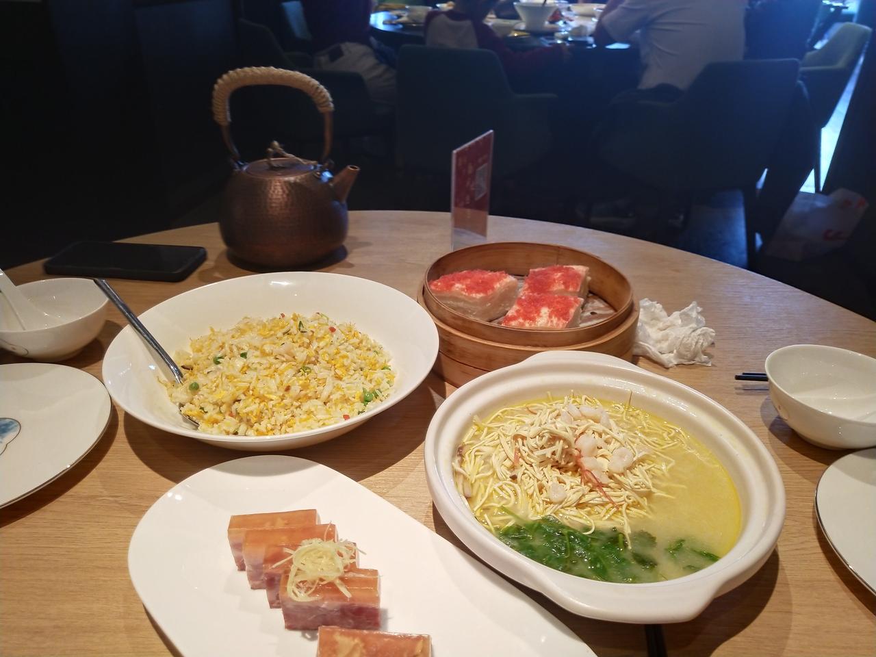 儿子从国外飞回来过年。这几天可把他忙坏了。

又要去女朋友家拜年，又要去走亲戚，