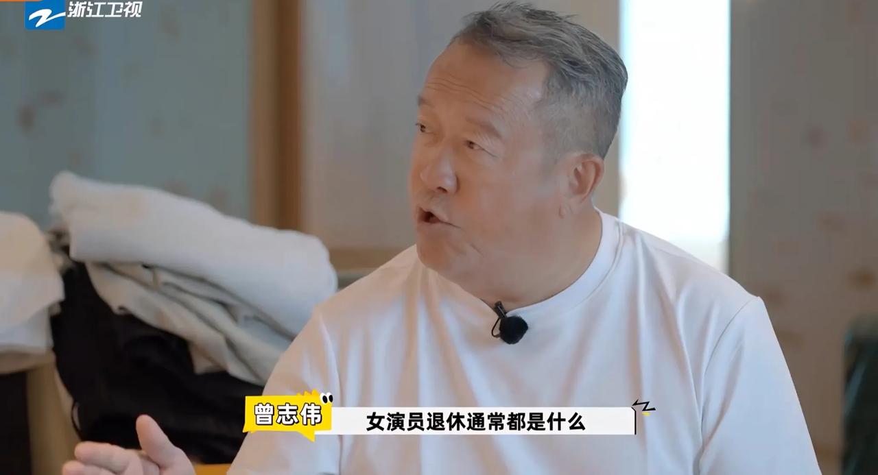 李若彤对着镜头
坦言当年息影，
自以为找到
如意郎君。

李若彤太真诚了，
自己