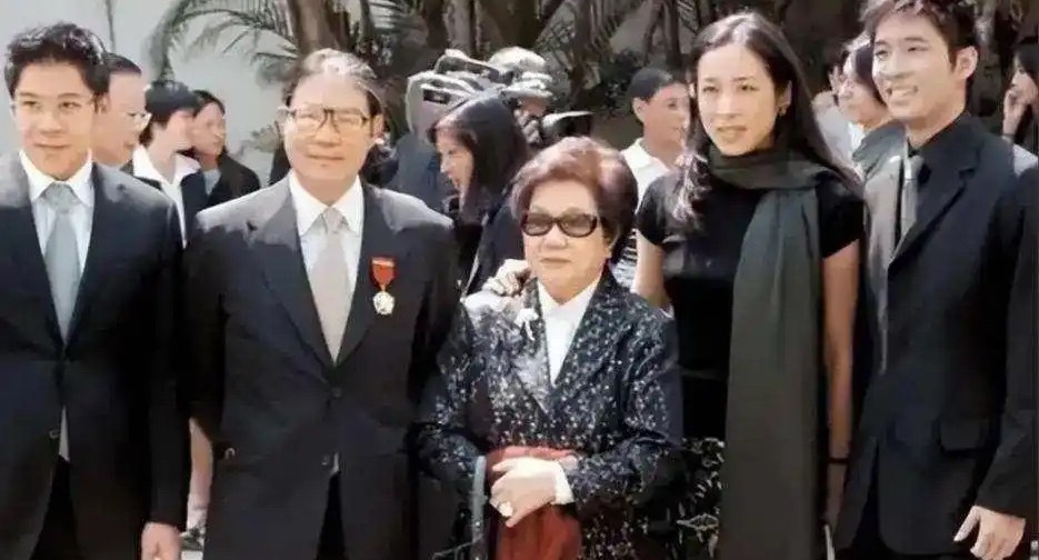 霍家家宴大儿媳缺席，网友直呼：若霍家踢走大儿媳接纳娜然，将是家族灾难，豪门体面正