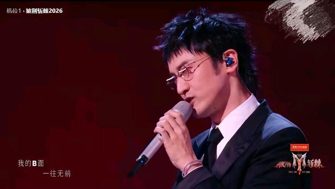王传君终于原谅爱情公寓了！
 8月15日，王传君在《披荆斩棘2026》初舞台主动