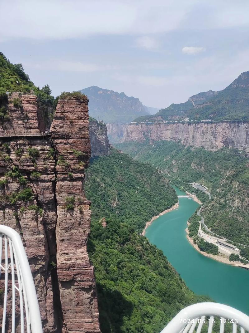 河南旅游，新乡辉县美景和美食攻略！
河南新乡辉县
美景和美食推荐：
1、万仙山、