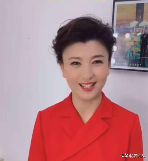 千万别拿豆包不当干粮，闫学晶老师也算是一个大明星了。她演过很多电视剧例如：《刘老