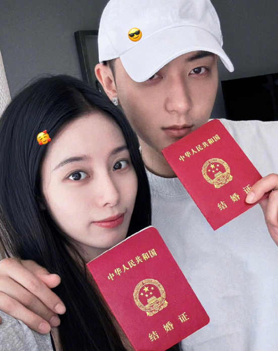 黄子韬徐艺洋领证  黄子韬徐艺洋结婚 恭喜恭喜有情人终成眷属[哇] 