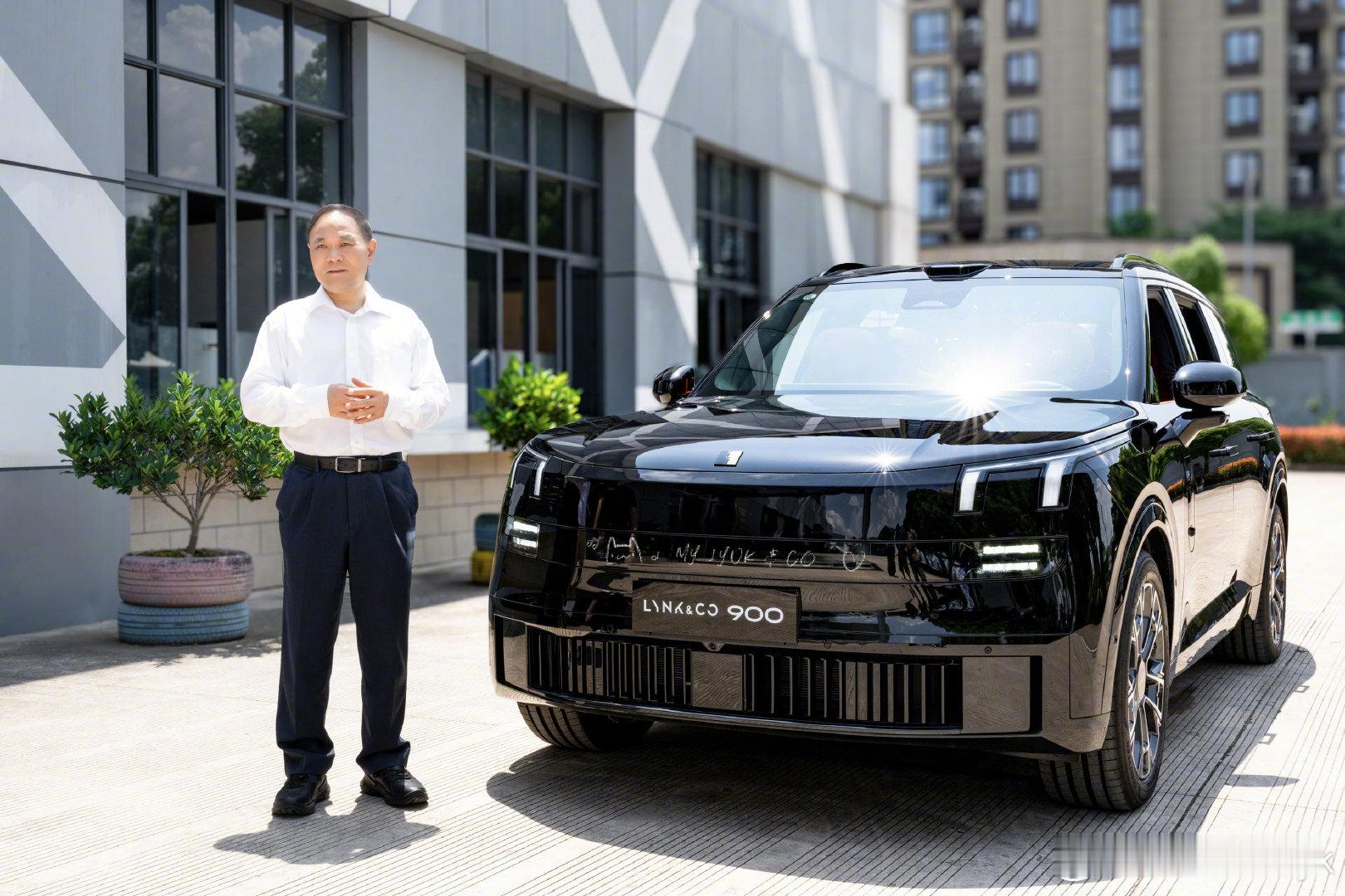 李书福示范全家出行的正确方式大v聊车 领克900以28.99万起上市，定位大六座