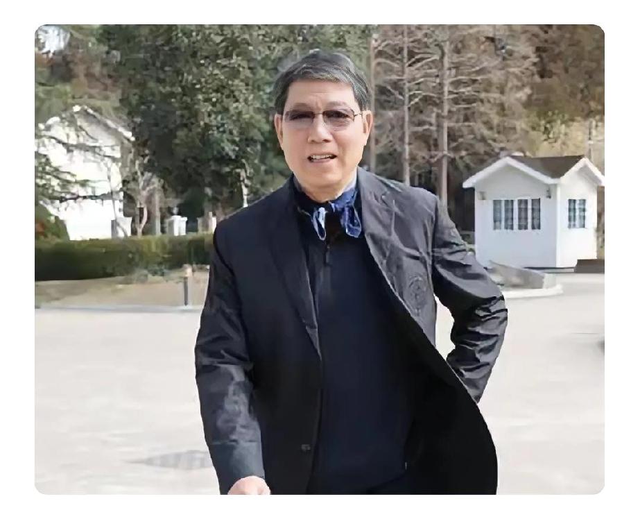 八十岁还亲自带队参加全运会，徐根宝这职业精神太绝了。30多年前，他率中国国奥队冲