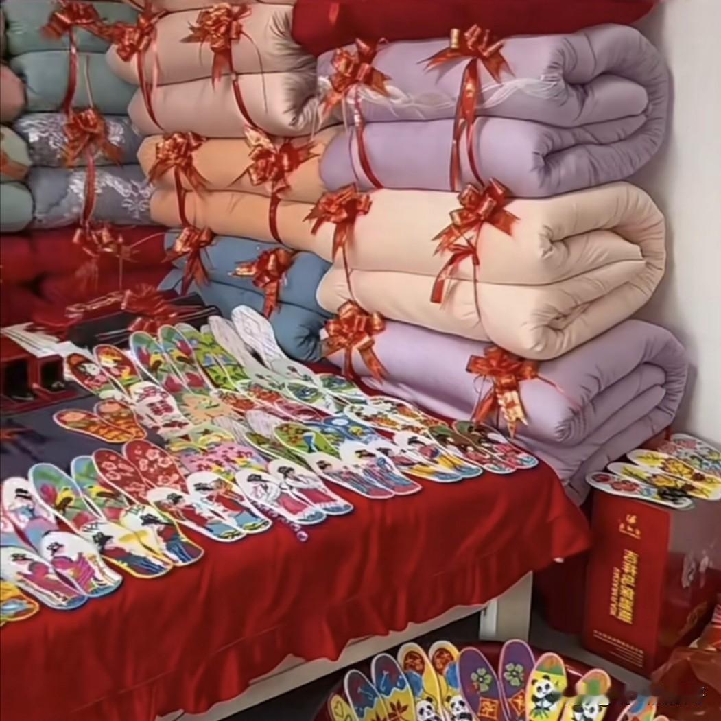 近日贵州一女孩晒出自己出嫁前家里给自己准备的嫁妆，惹得网上争议不断。她家给她准备