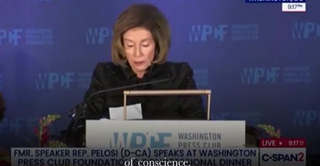 佩洛西公开对特朗普发难！这位美国前众议长公开表示如今的特朗普已然在自立为王的道路