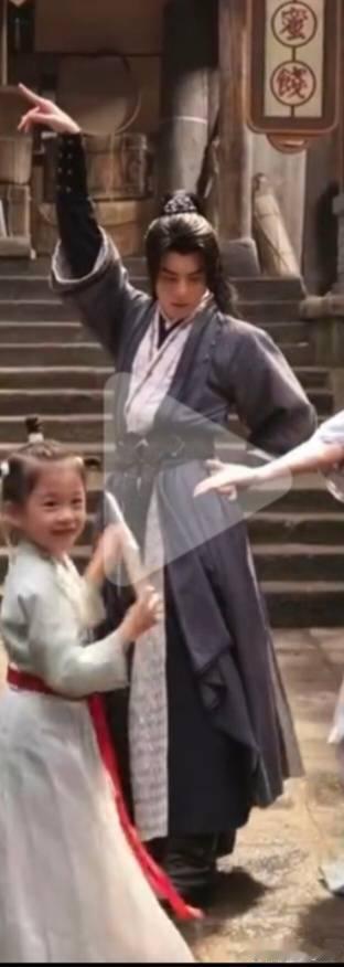 和平精英许七安皮肤 不就是照着王鹤棣本人画的嘛 简直一模一样[馋嘴] ​​​