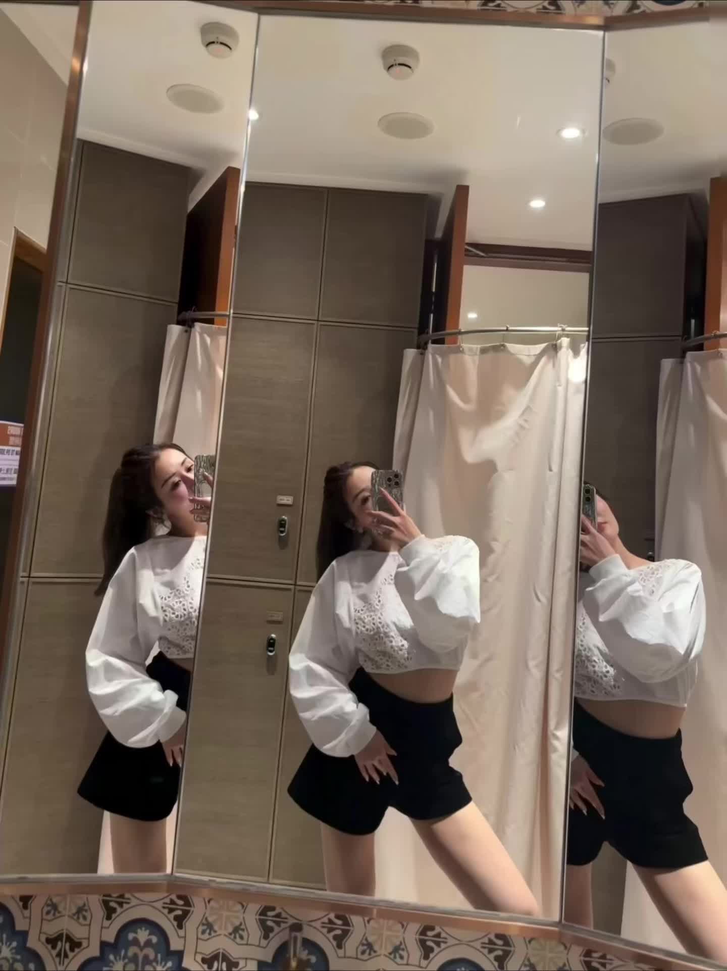 穿喜欢的衣服 吃喜欢的餐厅 看喜欢的风景