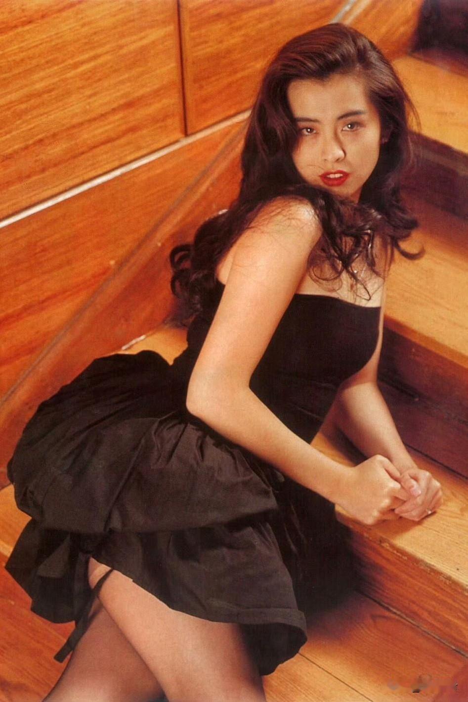 一组女明星早期写真集分享
王祖贤｜陈晓旭｜张曼玉
章子怡｜邬君梅、周迅｜陈红
陈