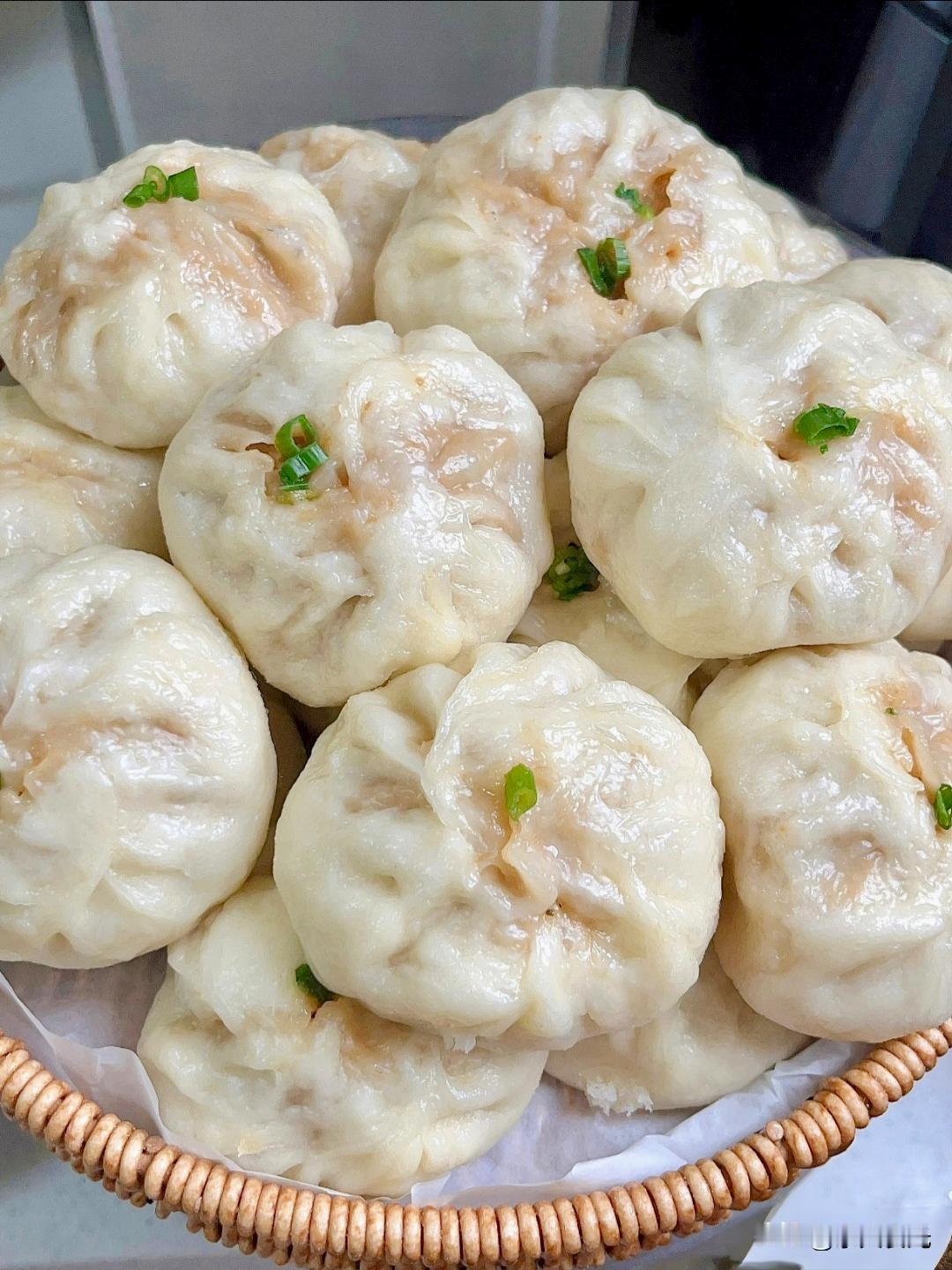 在家蒸鲜肉包子不塌陷！汁水足还暄软，再也不用外面买
 
总想吃鲜肉包子，外面买的