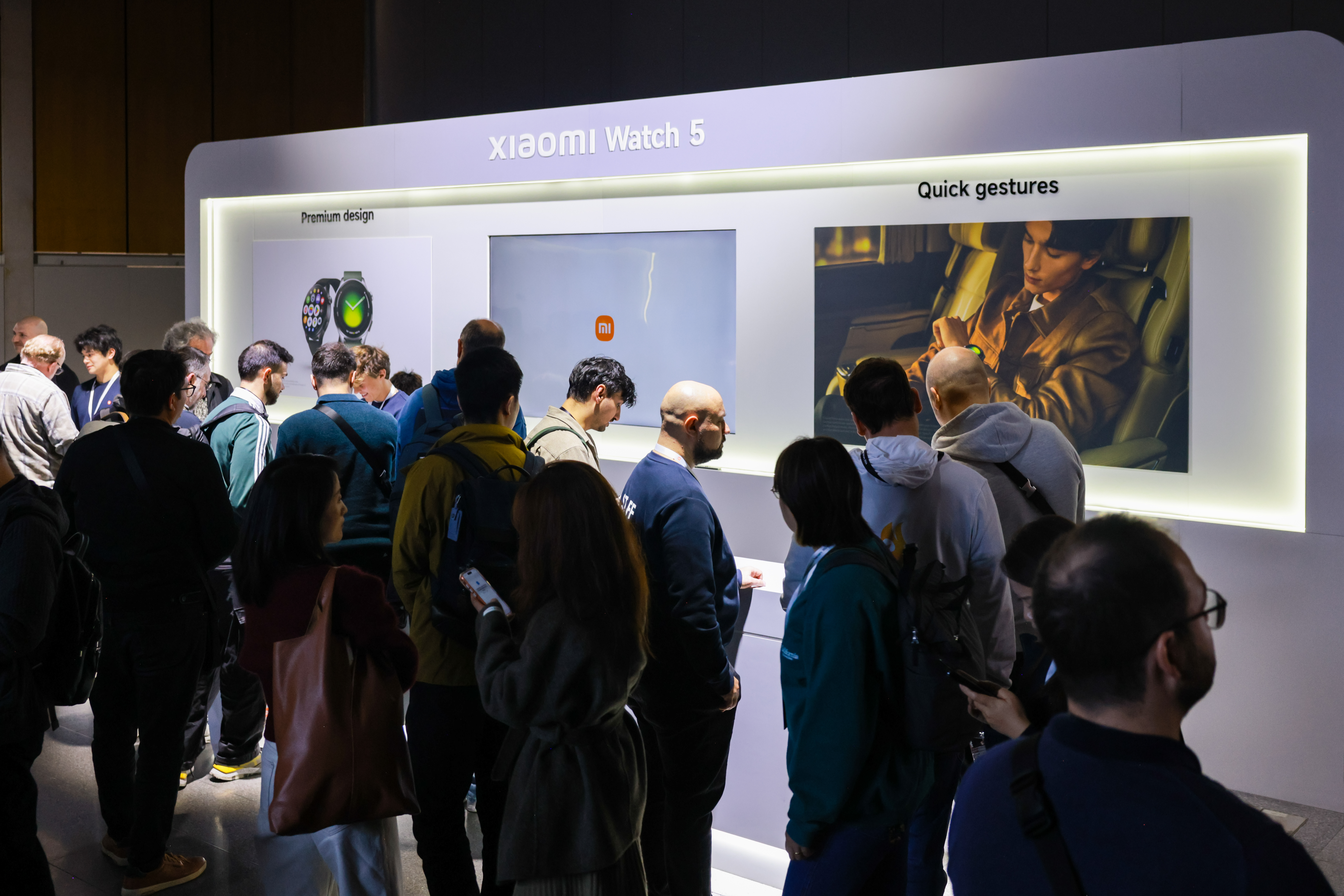 小米17Ultra徕卡版新配色官宣在国外上市大受好评，国外售价折合人民币都1万6