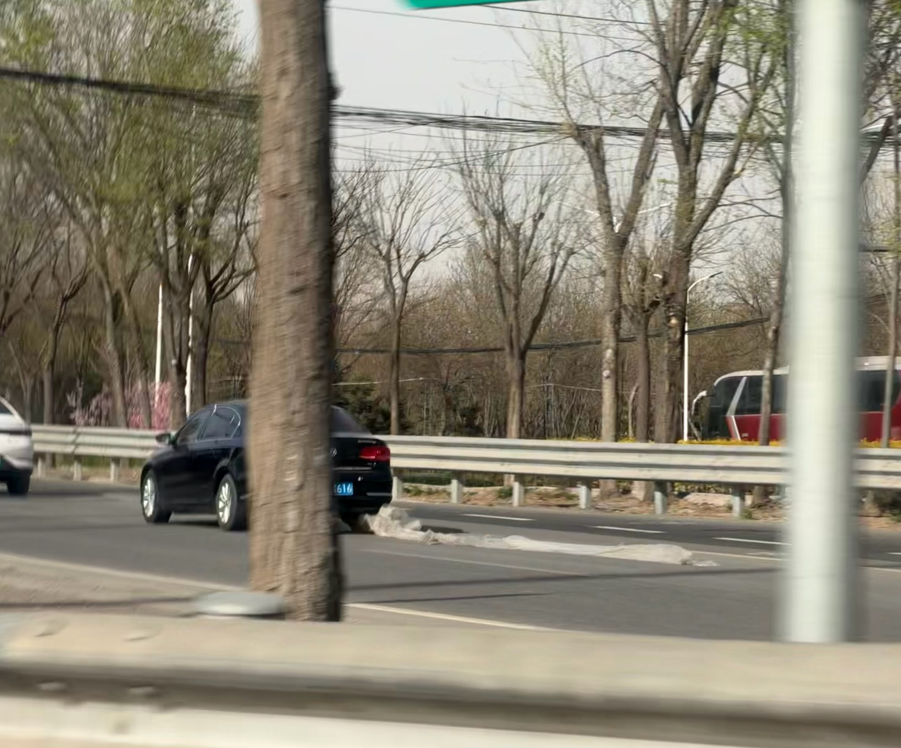 兄弟没感觉到车速变慢了吗？ 