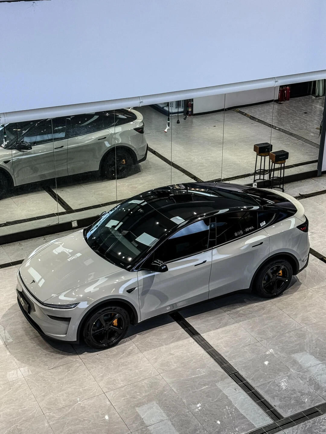 这个高级灰真高级，时尚的不像特斯拉了。特斯拉汽车画报 ​​​