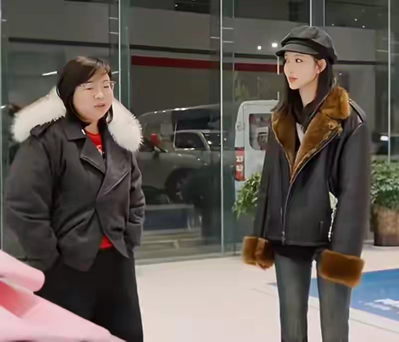 孟子义现身4S店，提7万块新车给员工当年终奖，网友：不如发现金