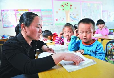 1994年，18岁的郜艳敏被人以2600元卖给了山村的刘老汉，付钱时，人贩子突然