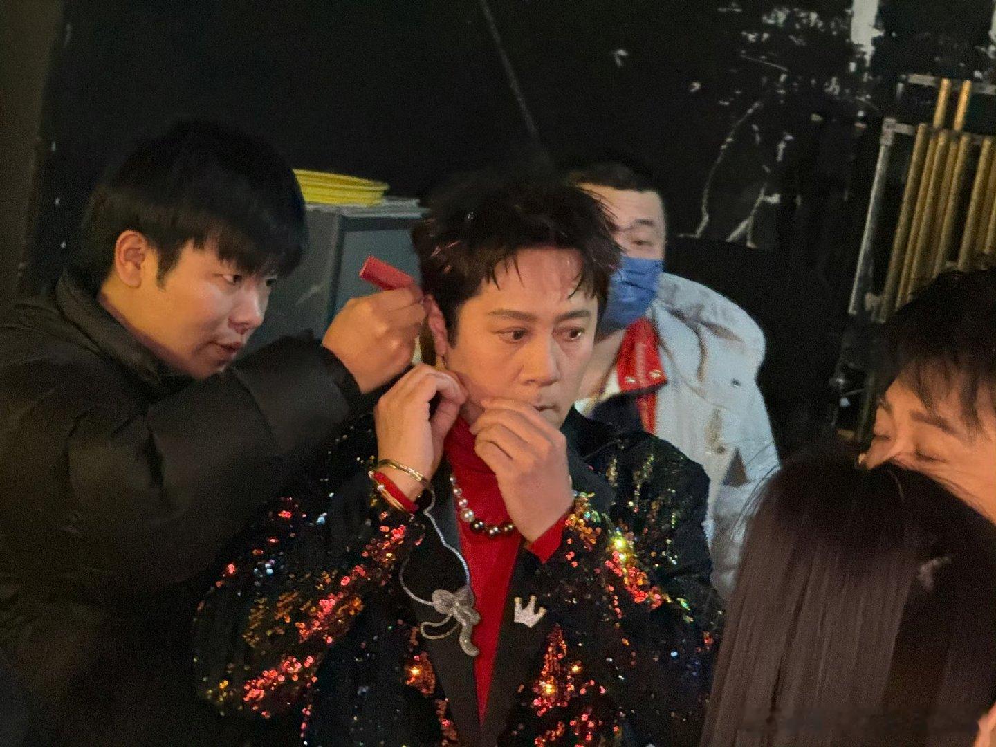 蔡国庆祝福界法拉利就位 辽宁春晚 笑到捶桌！蔡国庆被喊祝福界法拉利，送祝福快就算