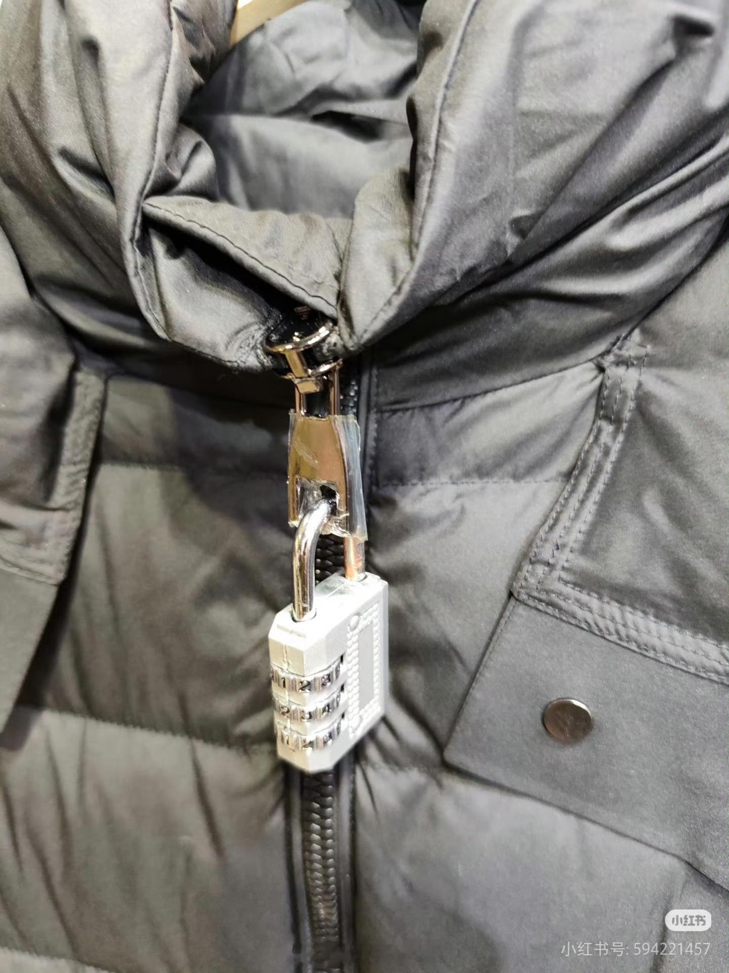 很多网红博主拍视频的时候衣服上的吊牌都不会摘掉估计拍完以后就会退吧反正没看她们穿